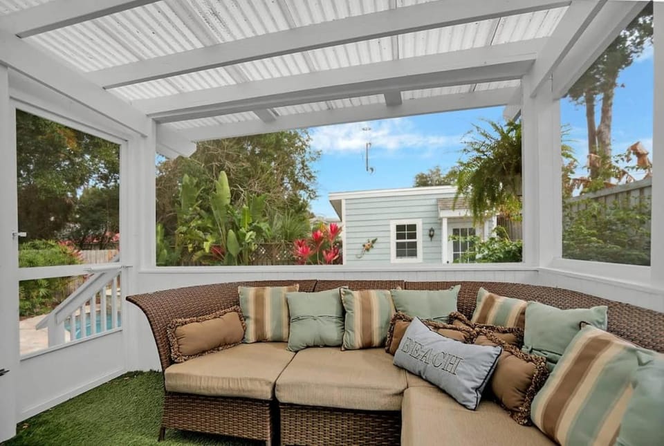 Charming Cottage w Pool, Walkable to Downtown House in Saint Augustine