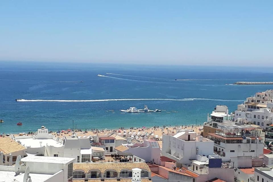 Close to the beach and in front of a stunning swimming pool! Apartment in Albufeira
