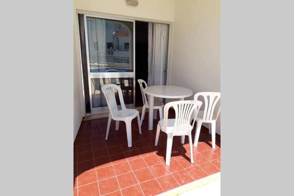 Close to the beach and in front of a stunning swimming pool! Apartment in Albufeira