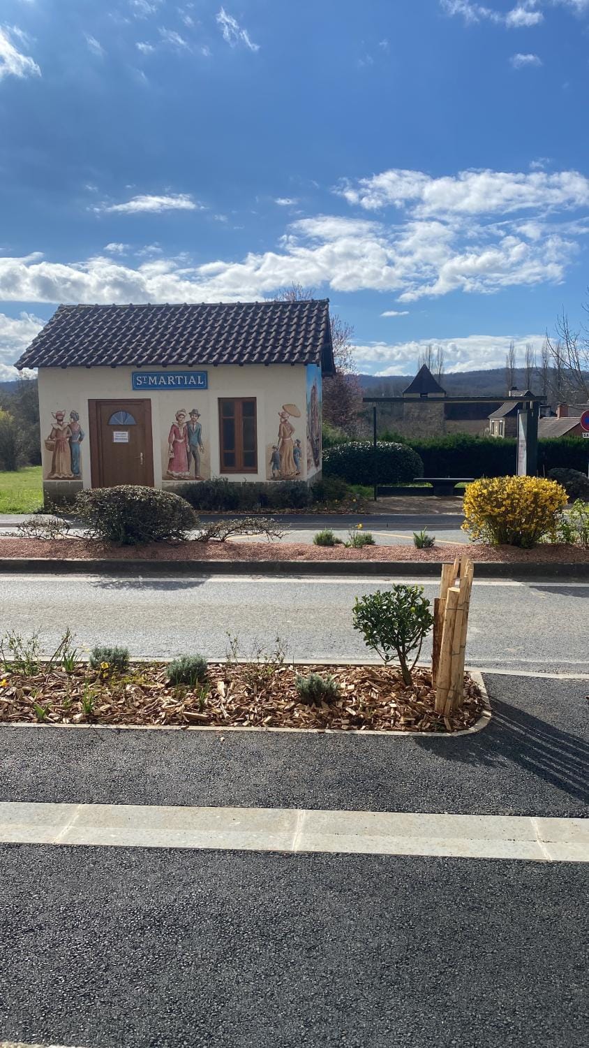 Property building, Neighbourhood
