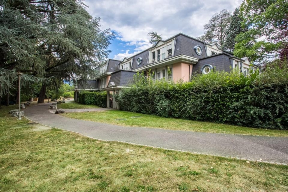 Le Bois Gentil - Grand appartement familial, proche de Genève et du Palexpo Apartment in Saint-Julien-en-Genevois