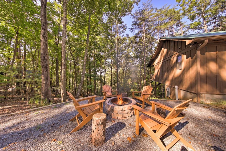 Blue Ridge Hideaway w/ Fire Pit & Mtn Views! House in Georgia