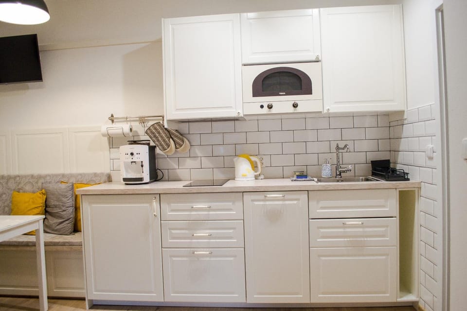 Kitchen or kitchenette, kitchen