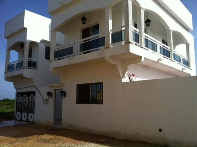 Facade/entrance