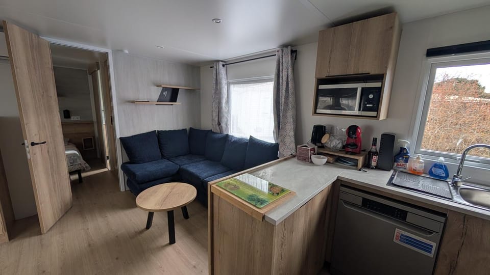Kitchen or kitchenette, Living room