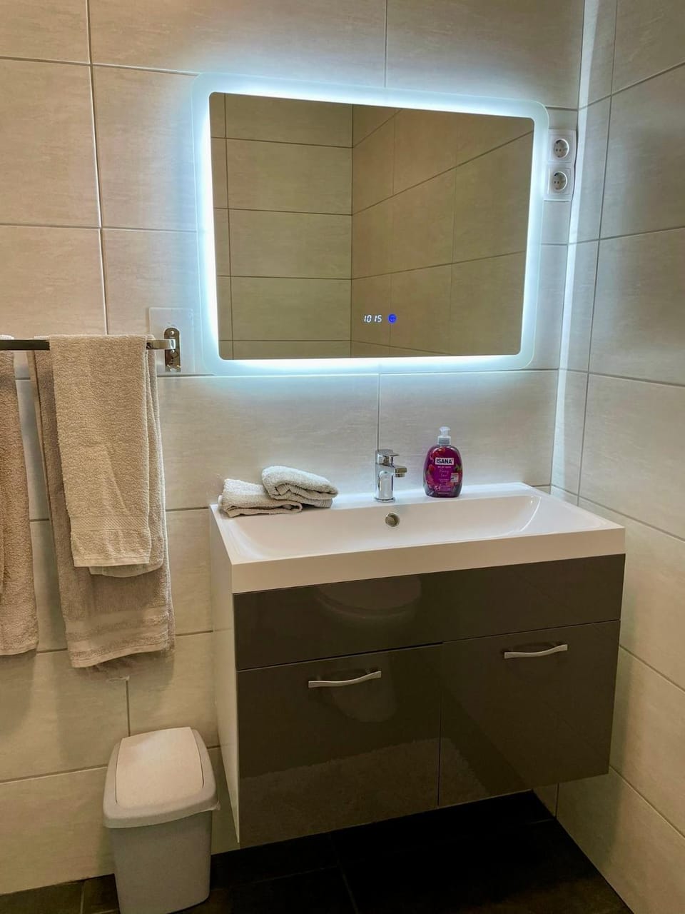 Toilet, Bathroom, towels
