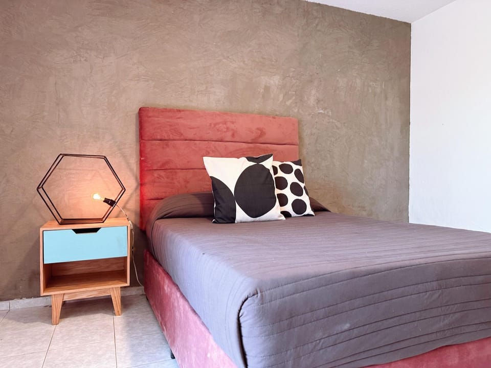 Casa Privada 8 Habitaciones 16 personas Frente Estadio Jalisco Guadalajara House in Guadalajara