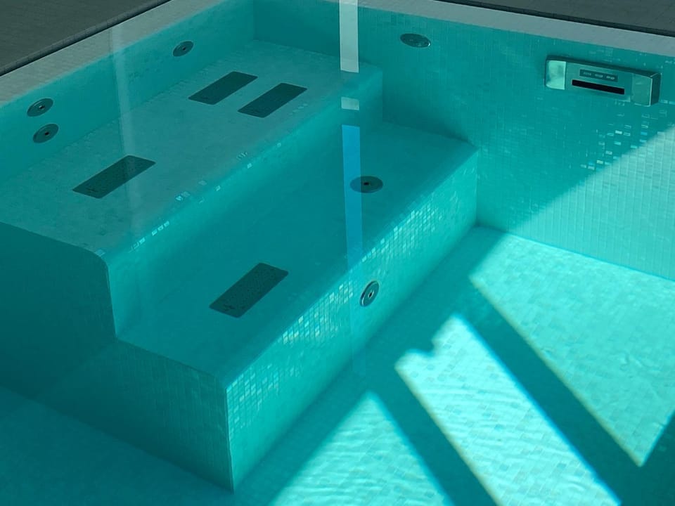 Hot Tub, Swimming pool, Swimming pool, Entertainment