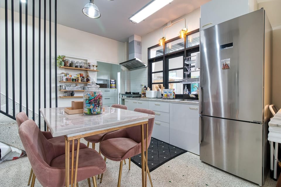 Kitchen or kitchenette, Kitchen or kitchenette, Dining area