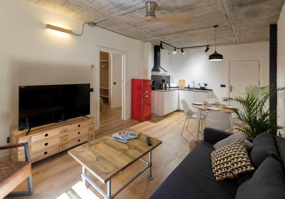 Communal lounge/ TV room, Kitchen or kitchenette