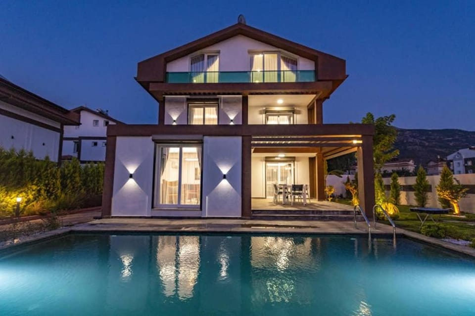 Property building, Swimming pool