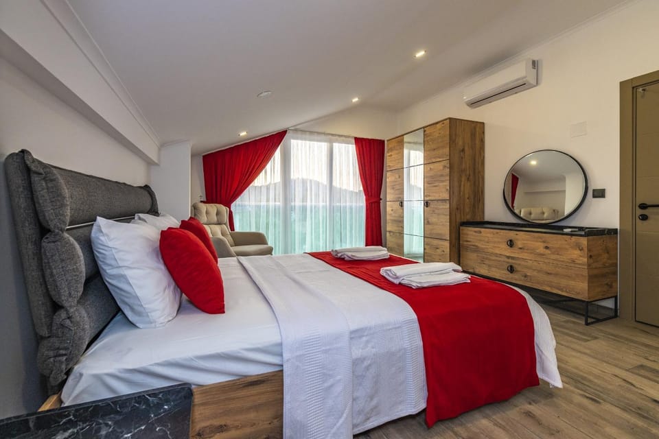 Bed, Photo of the whole room, Bedroom