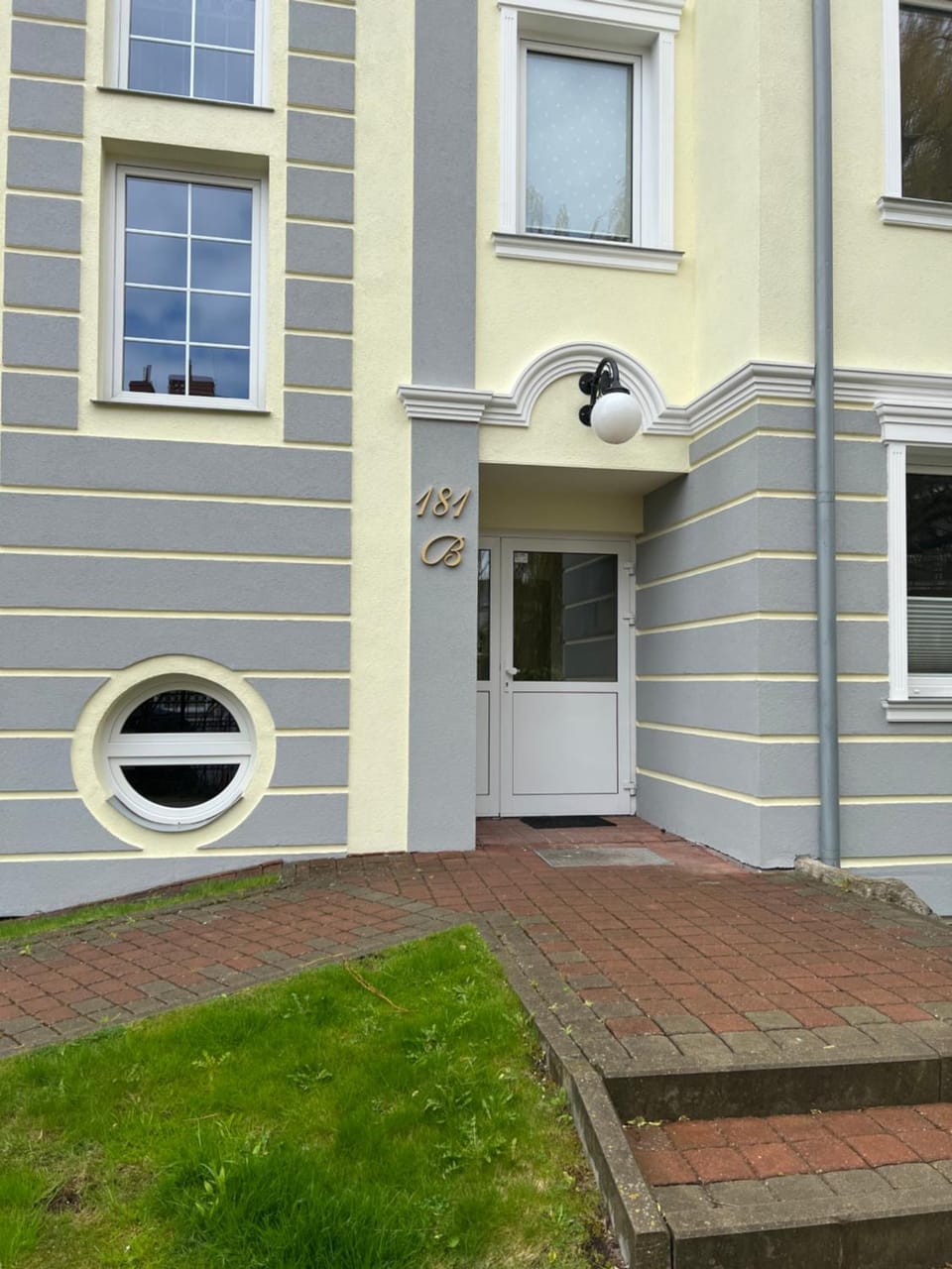 Facade/entrance
