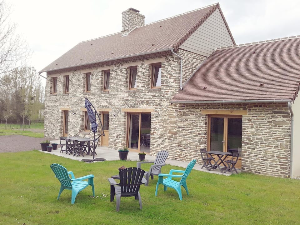 Gîte de Landemeure, 10 couchages, accès PMR House in Normandy