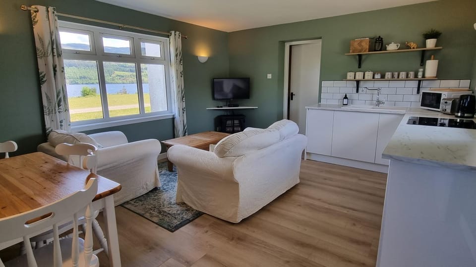 Kitchen or kitchenette, Living room