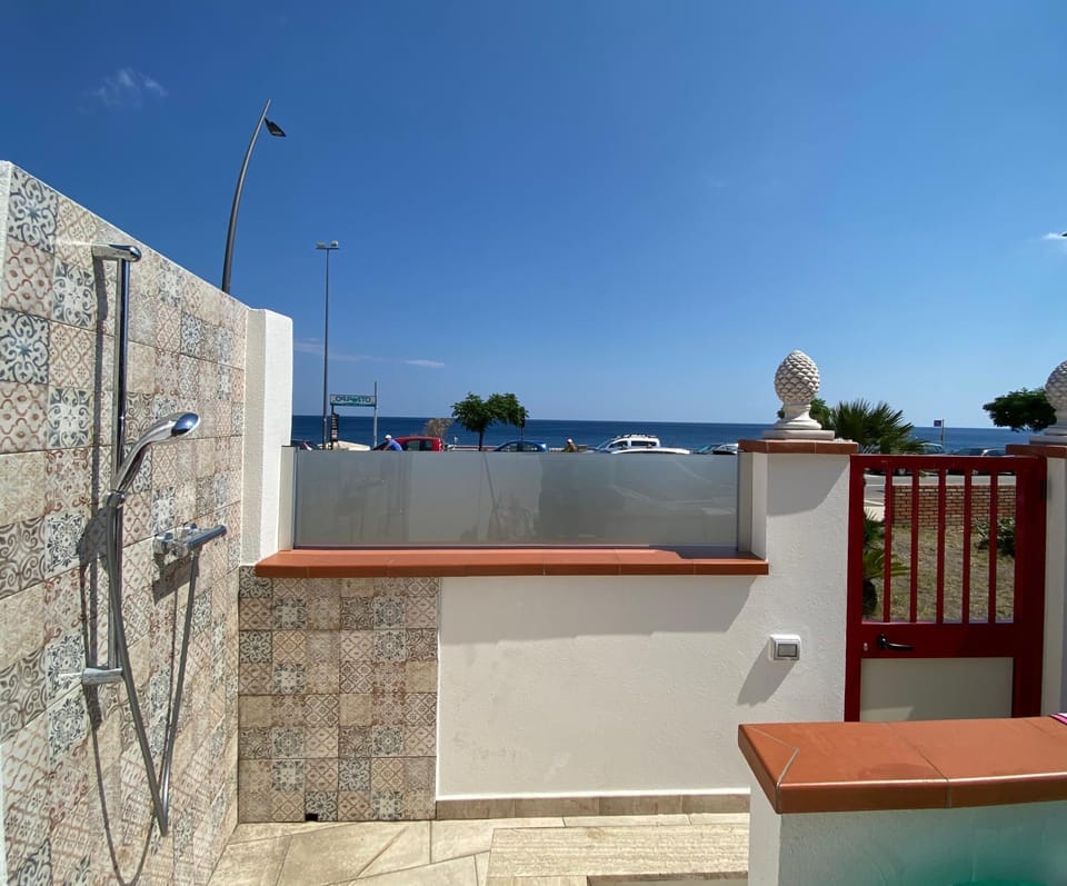 Shower, Property building, Patio