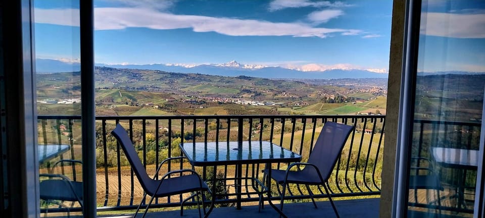 View (from property/room), Balcony/Terrace, Mountain view