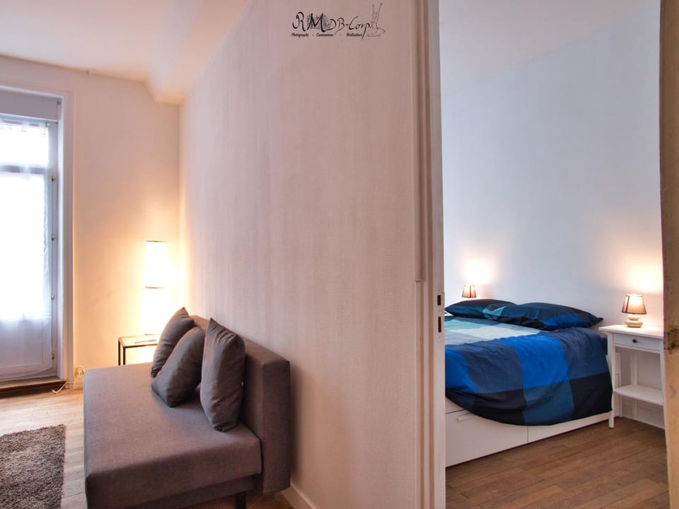 Bed, Living room, Bedroom