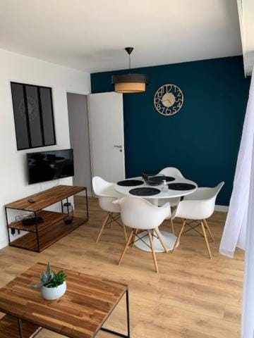 TV and multimedia, Dining area