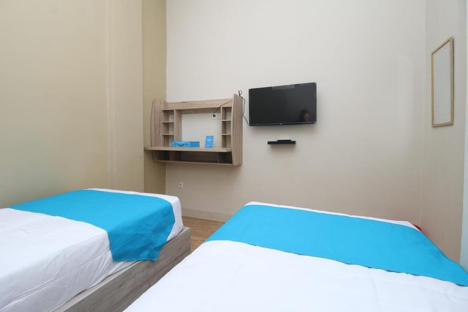 COZROOMS near MRT, Plaza Indonesia, and Grand Indonesia Bed and Breakfast in Jakarta