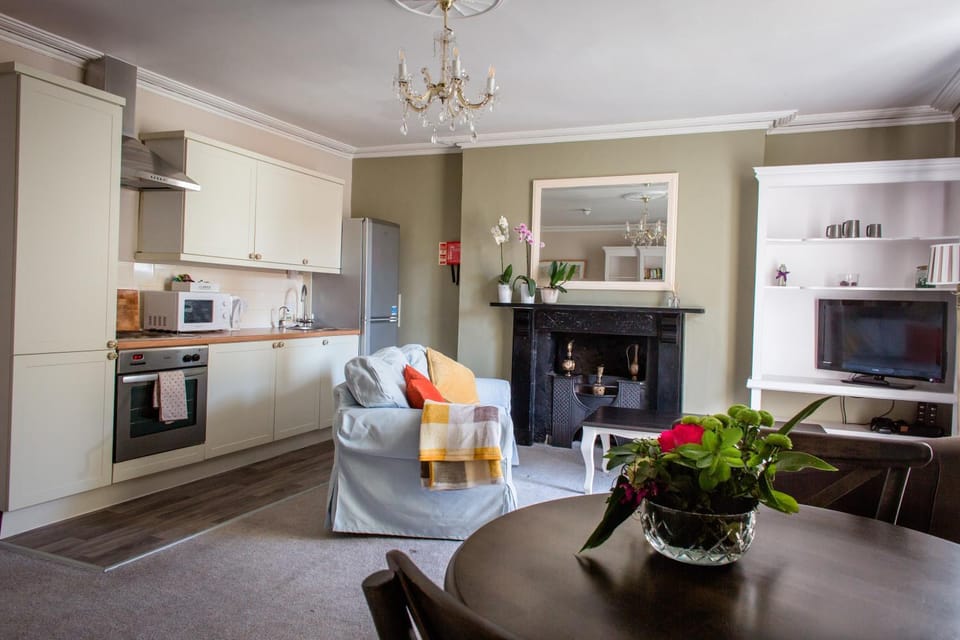 Kitchen or kitchenette, Living room, Dining area