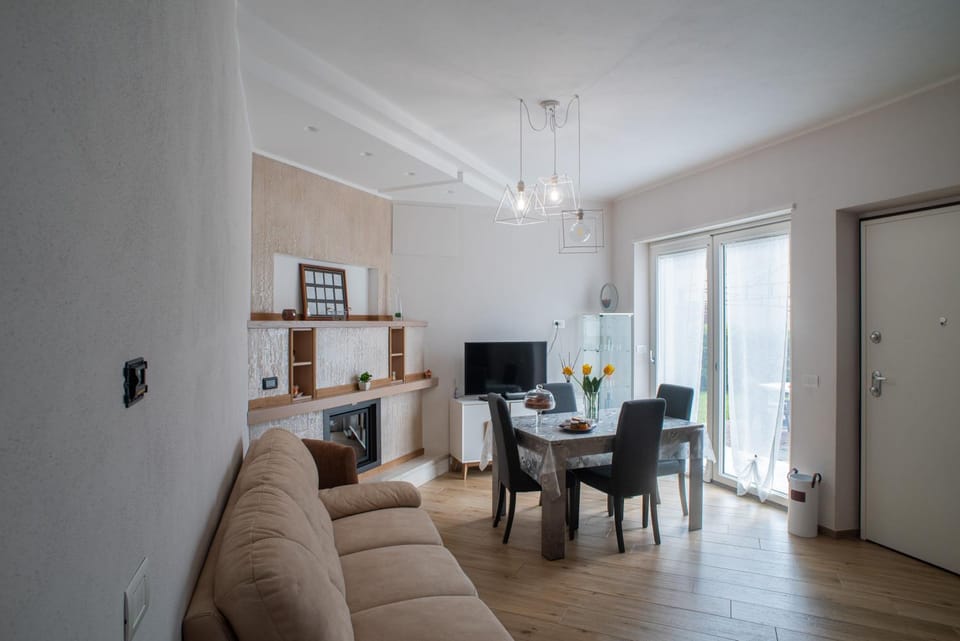 Living room, Breakfast, fireplace, fireplace
