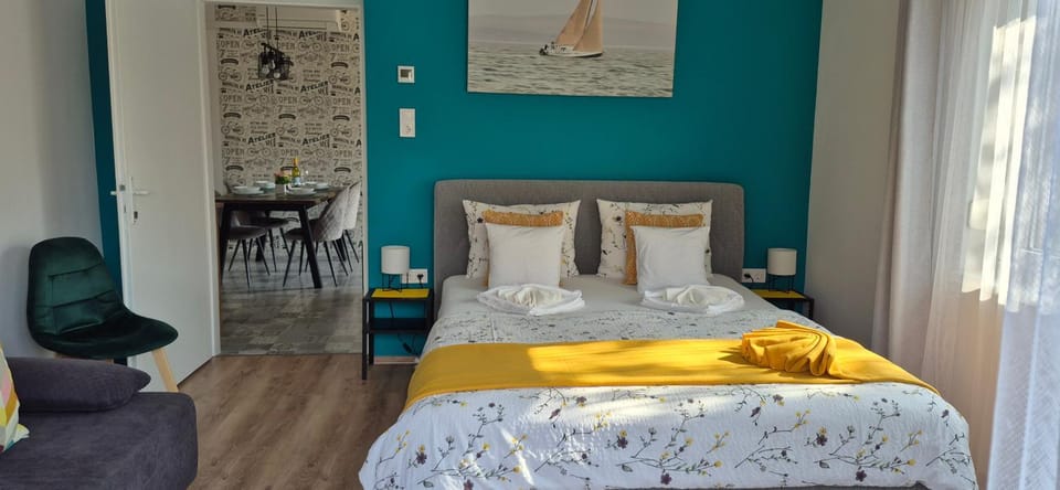 Photo of the whole room, Bedroom