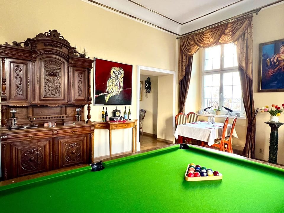Pałac Henryków Hotel in Lower Silesian Voivodeship
