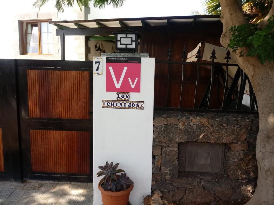 Facade/entrance, Property logo or sign, Street view