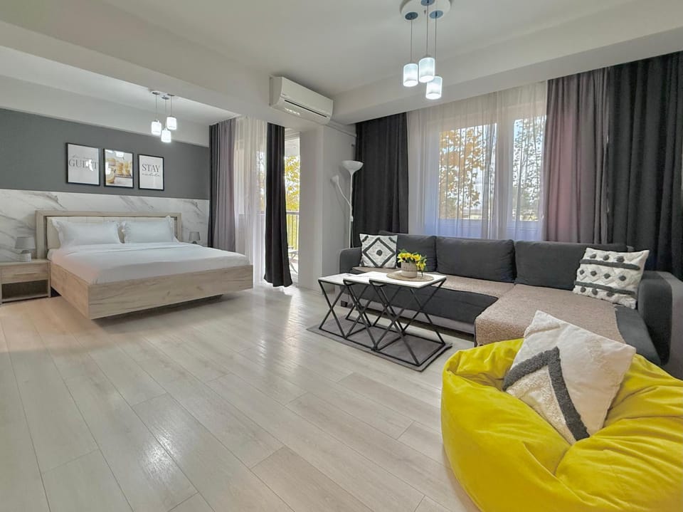 Bed, Living room, Photo of the whole room, Seating area, Bedroom