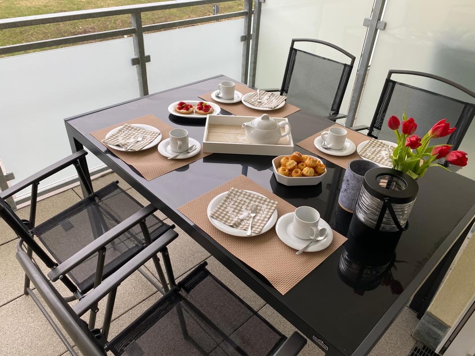 Balcony/Terrace, Food