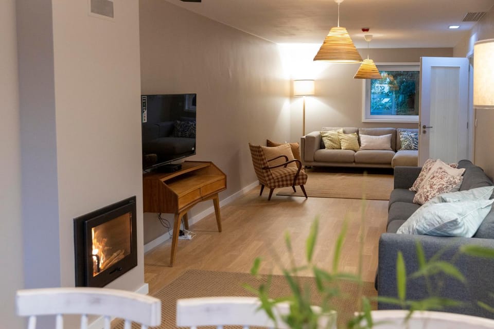 Communal lounge/ TV room, TV and multimedia, Living room, Seating area, flat iron, sunbed, sunbed, toaster
