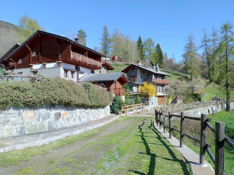 Villetta PiemartinCove House in Aosta Valley, Italy