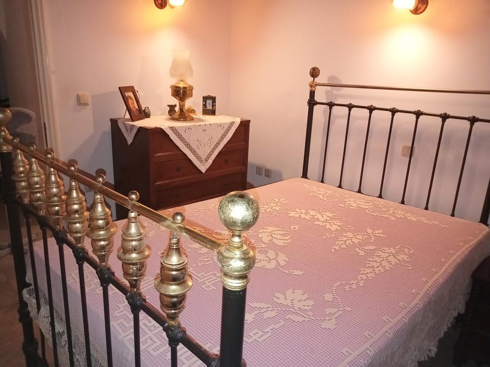 ΤΟ ΠΥΡΓΟΣΠΙΤΟ ΤΗΣ ΑΝΝΕΖΟΥΛΑΣ ANNEZOULA'S CASTLE House in Peloponnese Region