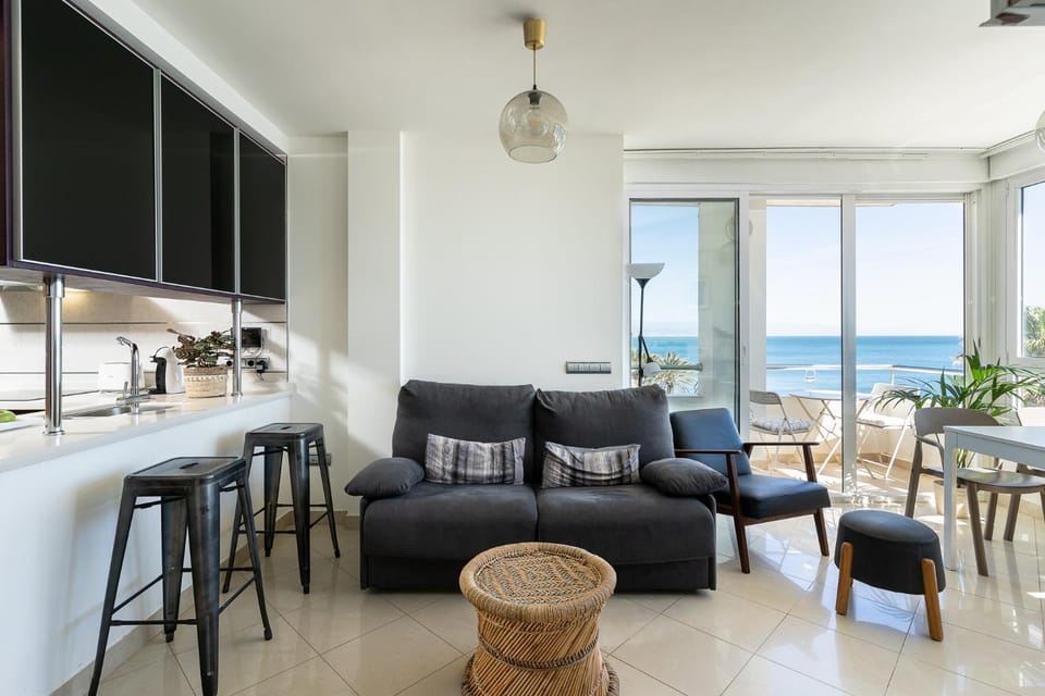 MONKÓ ON THE ROCK Apartment in Torremolinos