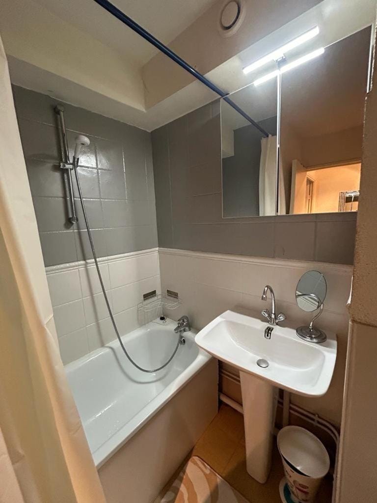 Bathroom, Bath
