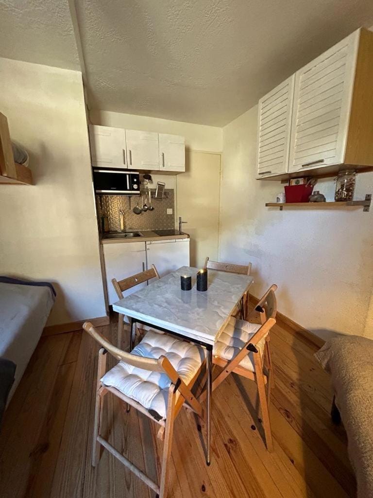 Kitchen or kitchenette, Living room, Dining area, minibar