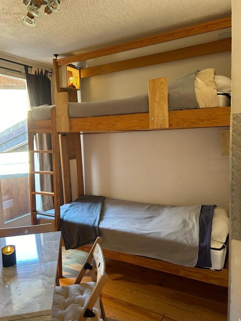Bed, bunk bed