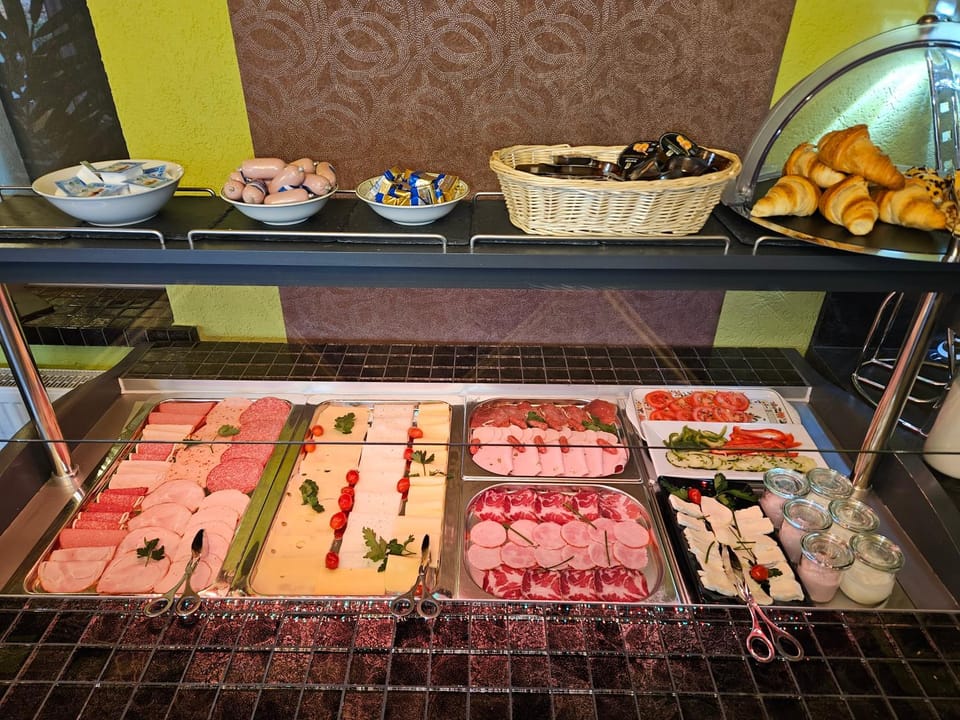 Breakfast, Buffet breakfast