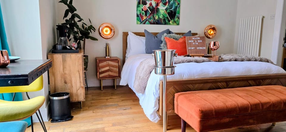 The Orange Fox Lux Room and Hot Tub at The Grumpy Schnauzer Guest House Bed and Breakfast in Coatbridge