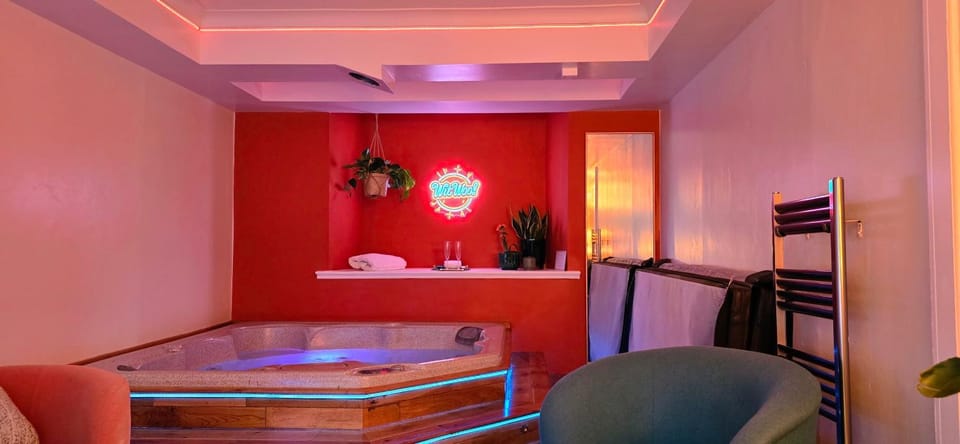 The Orange Fox Lux Room and Hot Tub at The Grumpy Schnauzer Guest House Bed and Breakfast in Coatbridge