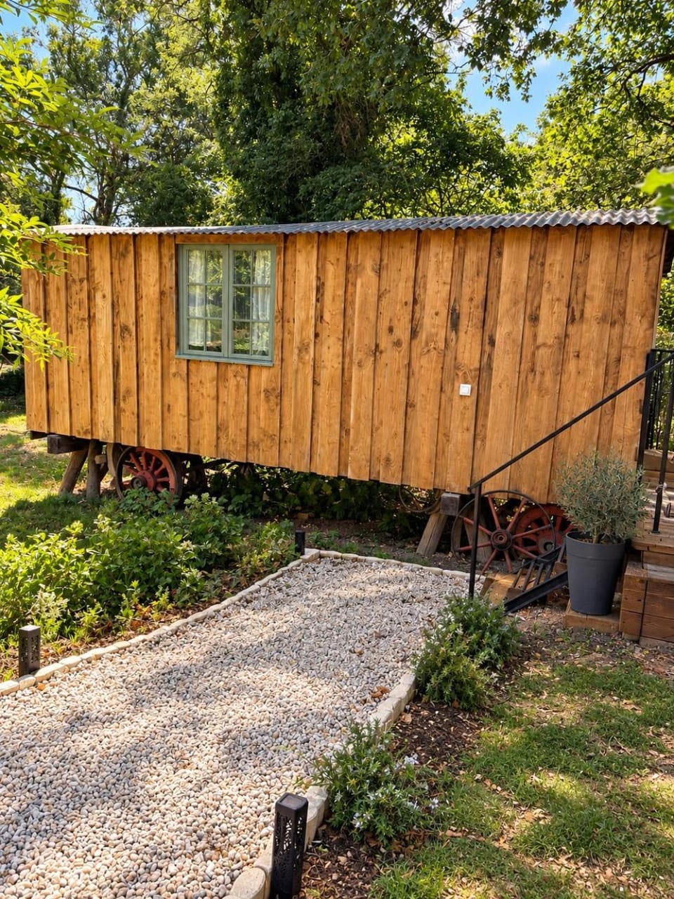 La roulotte de Bussy Nature lodge in Bourgogne-Franche-Comté