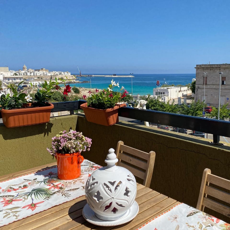 City view, Sea view