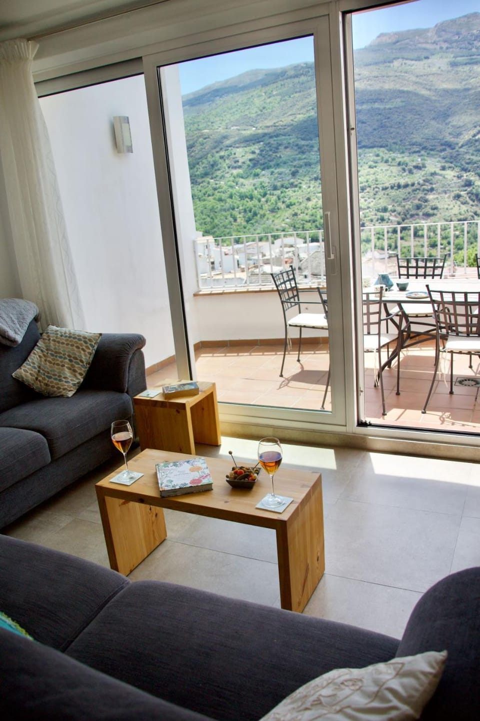 Balcony/Terrace, Balcony/Terrace, Living room, Seating area, Mountain view