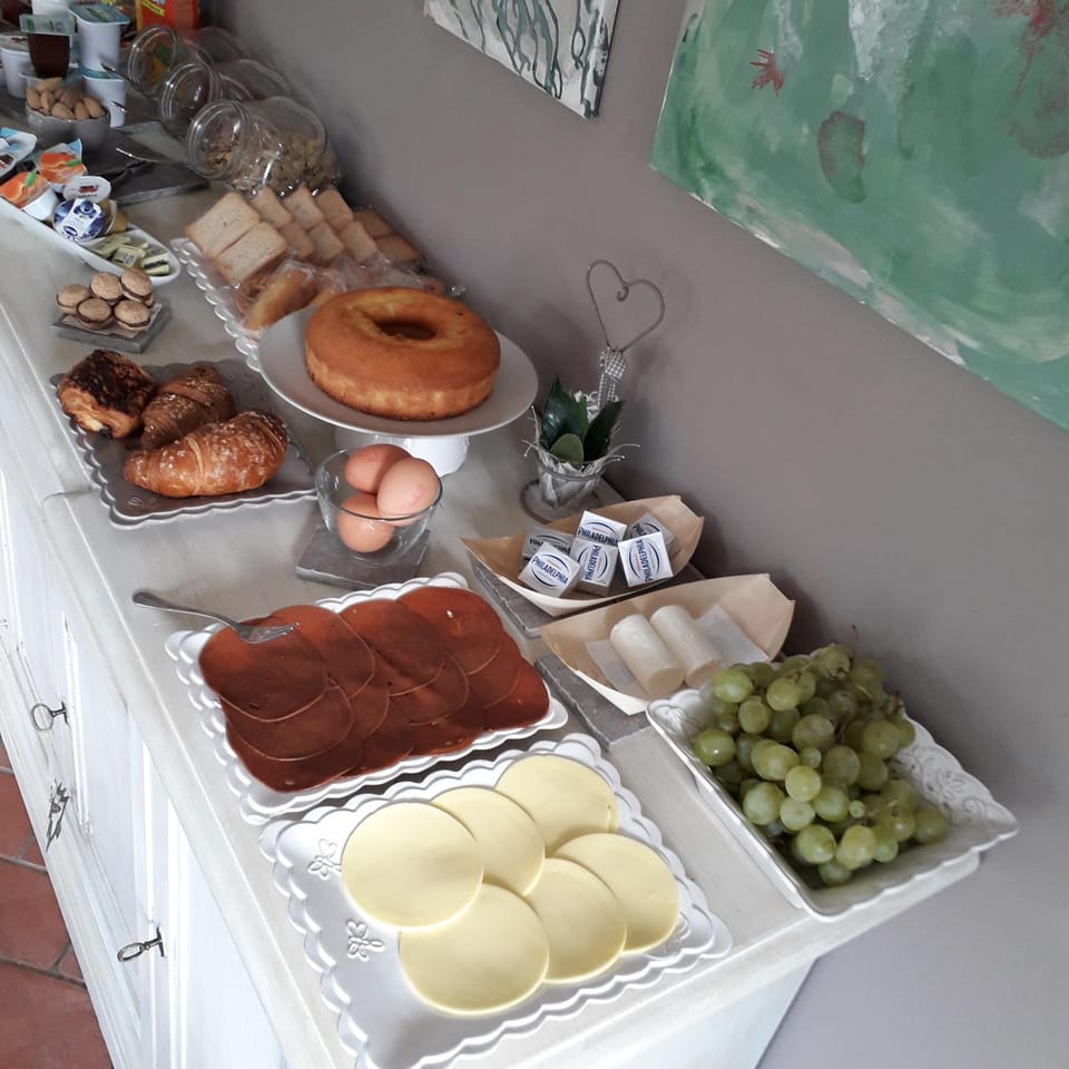 Food and drinks, Food, Breakfast, Continental breakfast, Buffet breakfast