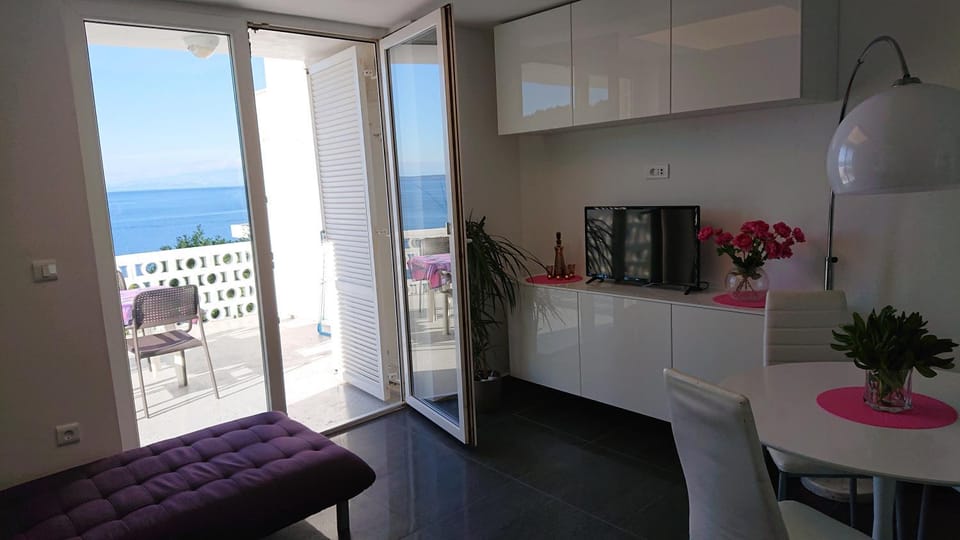 Balcony/Terrace, Balcony/Terrace, Living room, Photo of the whole room, Seating area, Dining area, Sea view, Sea view