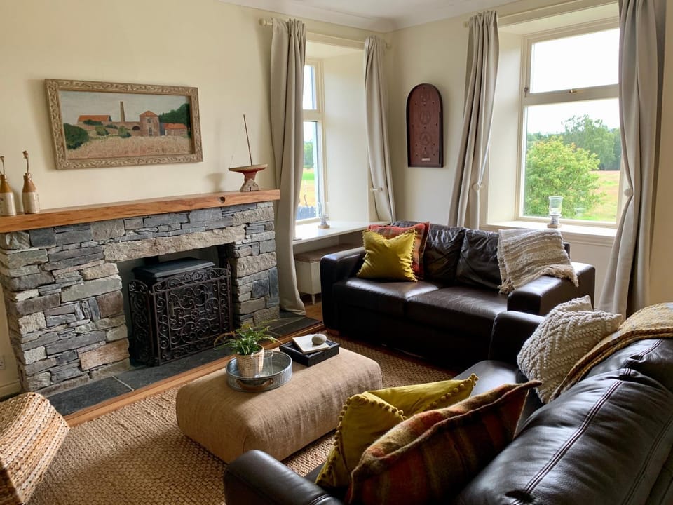 Living room, Seating area