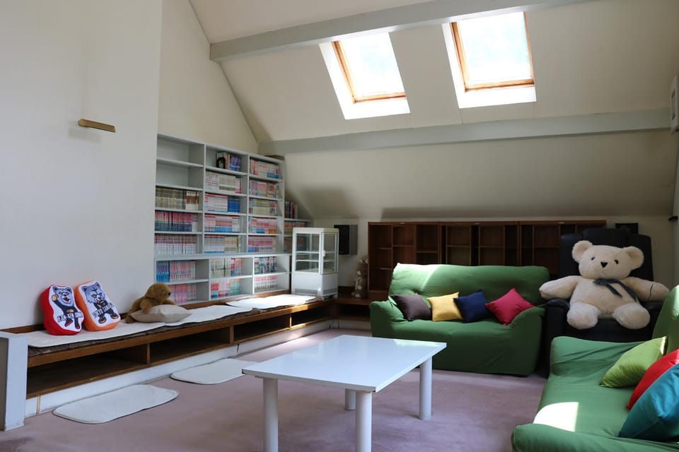 Communal lounge/ TV room