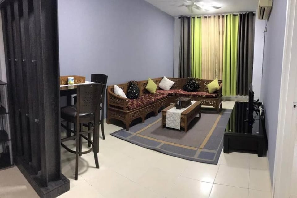 River View with Pool 3-bedroom - Yusmah Riverview Apartment in Malaysia