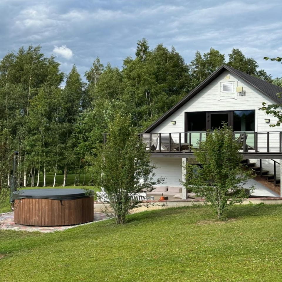 Property building, Day, Natural landscape, Swimming pool, Open Air Bath